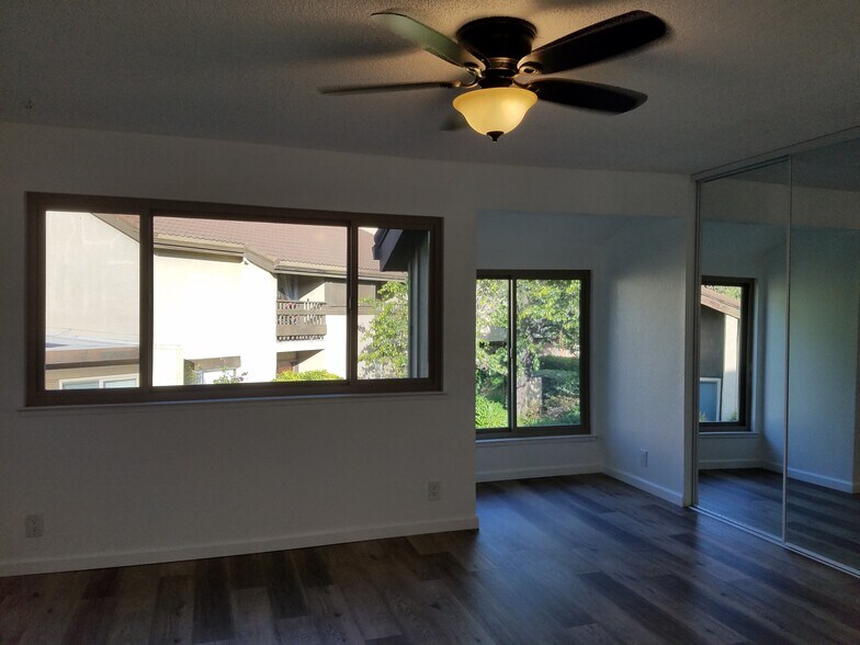 Building Photo - 792 Ferndale Ct