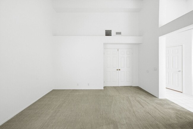 Building Photo - 4 Del Andante