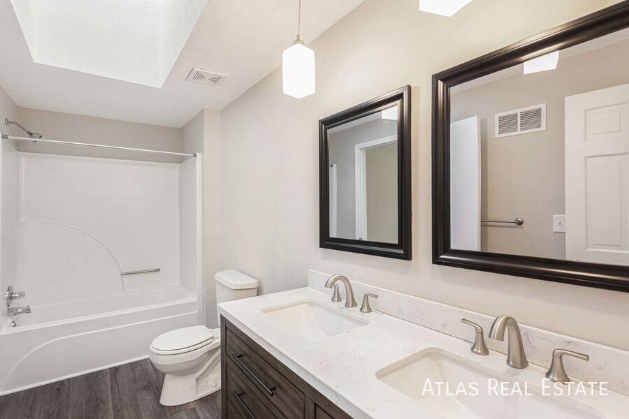 Building Photo - 5016 W 72nd St