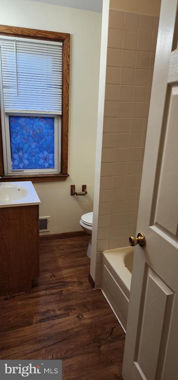 Building Photo - 209 E Montgomery Ave