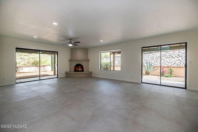 Building Photo - 4989 N Territory Ave