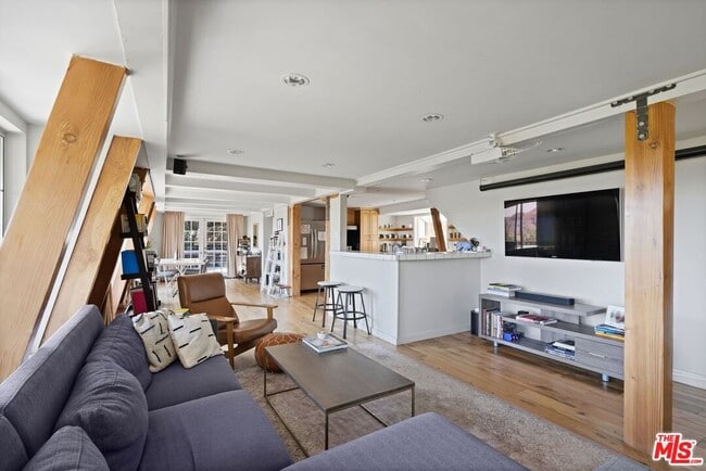 Building Photo - 22013 Alta Dr