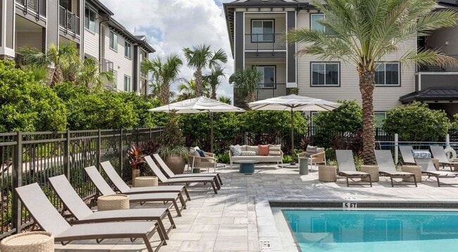 Building Photo - 5000 Collina Ter