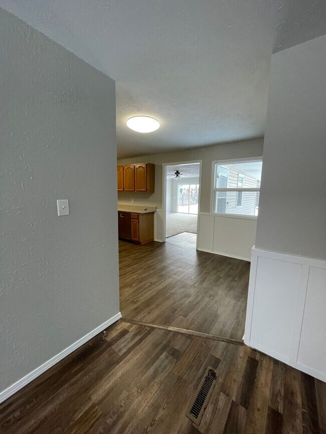 Building Photo - Great 4 Bedroom Home for Lease!