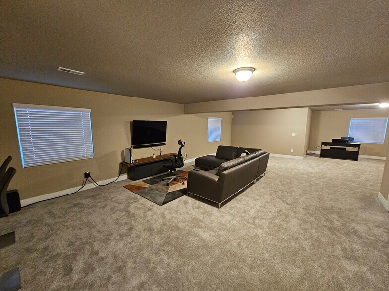 Building Photo - 10043 Hannaway Dr