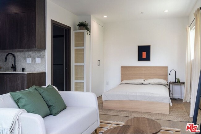 Building Photo - 623 Mariposa Ave