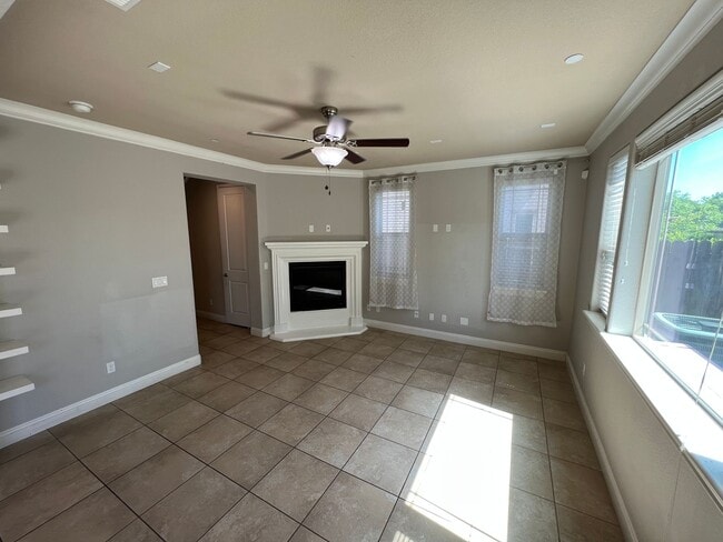 Building Photo - Newer Low Maintenance Home off Glenn and S...