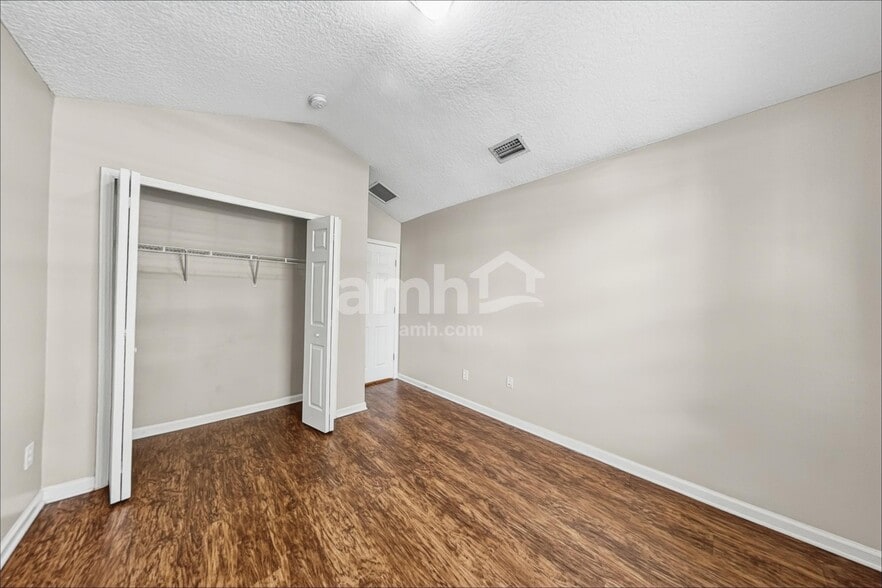 Building Photo - 14003 Golden Eagle Dr