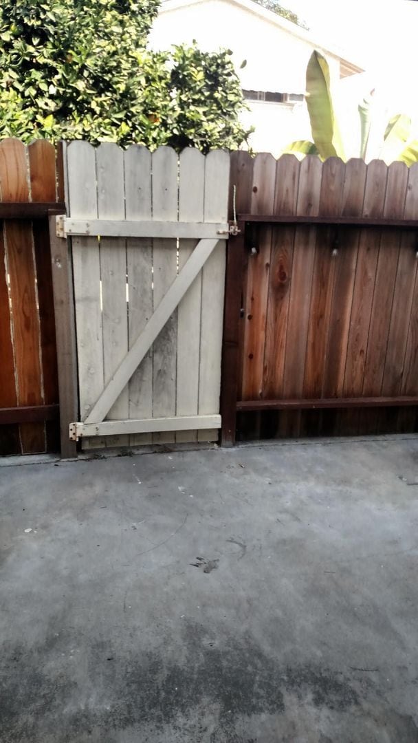 Building Photo - 2 Story 2 bedroom Huntington Beach Townhome