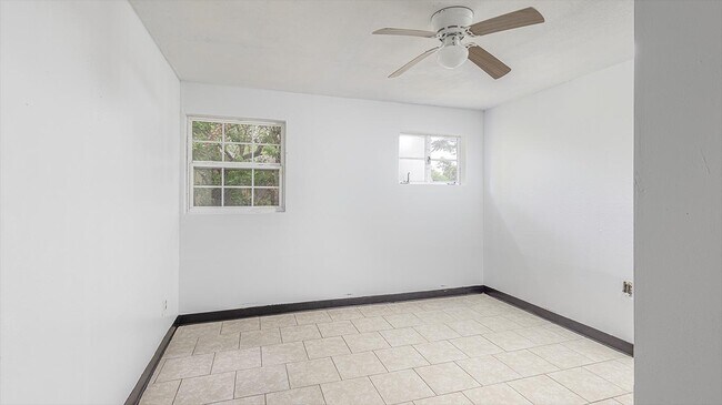 Building Photo - 420 S Caroline St