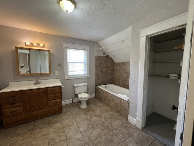 Building Photo - 3850 E 62nd St