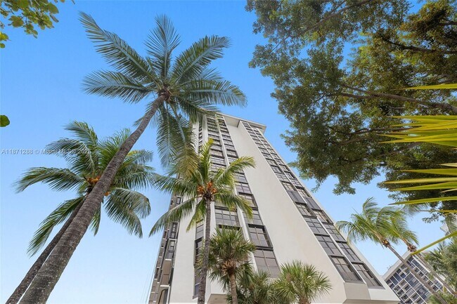 Building Photo - 1915 Brickell Ave
