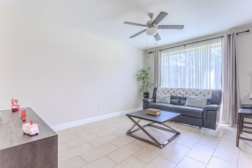 Building Photo - 2320 Shoma Ln