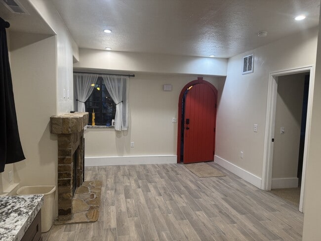 Building Photo - 4621 Locust Ln E