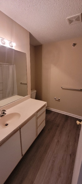 Building Photo - 1440 Collegeview Ave