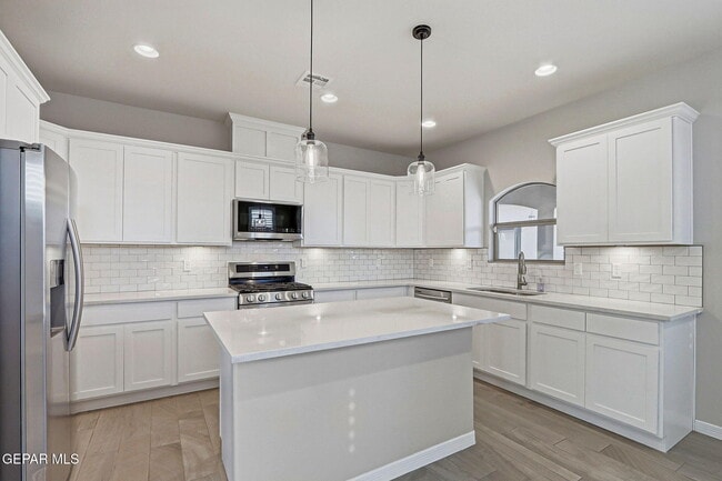 Building Photo - 14900 Tierra Crystal Ave