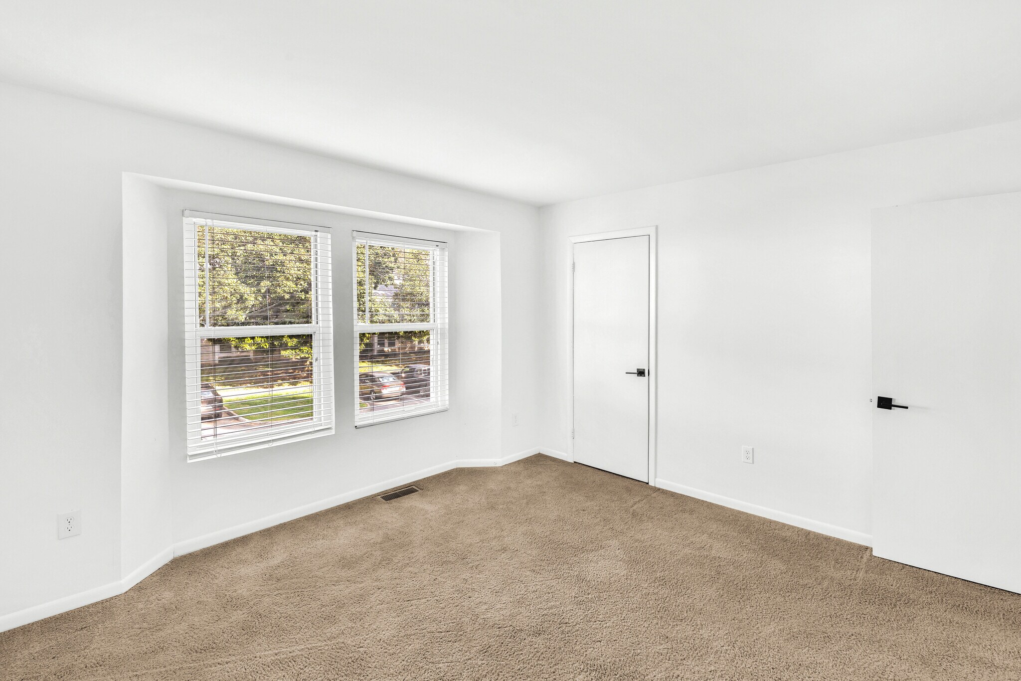 Building Photo - 2702 Gatewood Cir