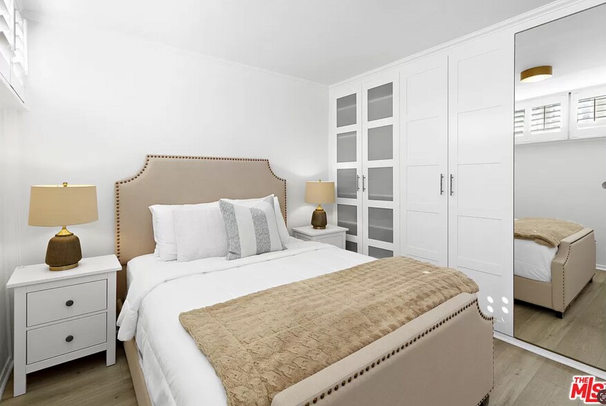 Building Photo - 4738 La Villa Marina