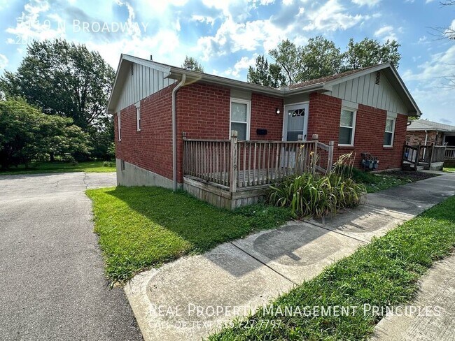 Building Photo - Spacious, updated, 2 Bedroom, 1 Bathroom T...