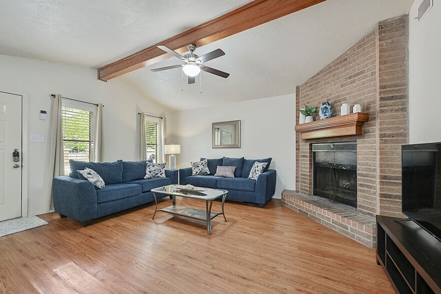 Building Photo - 3906 Sioux Cir