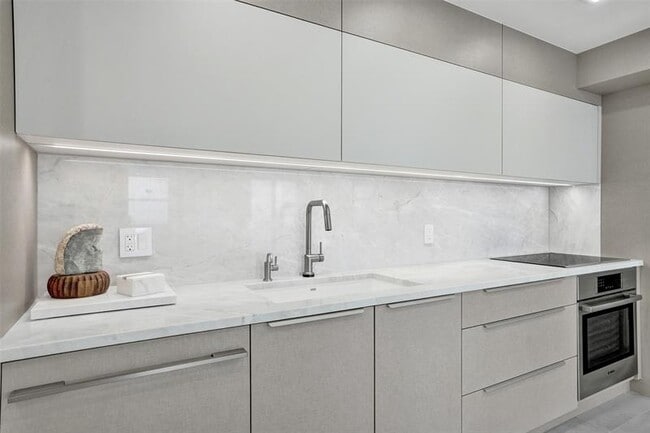 Building Photo - 209 N Fort Lauderdale Beach Blvd