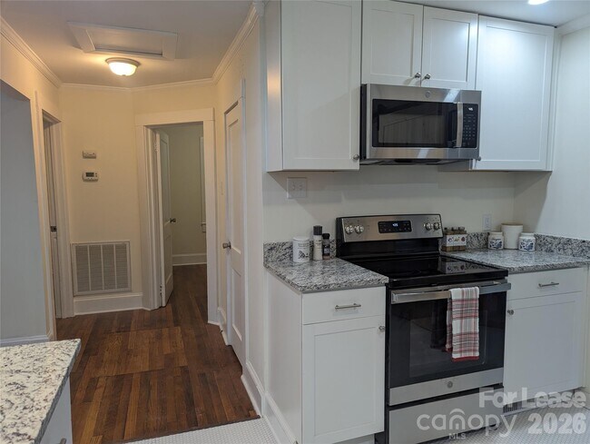 Building Photo - 215 Eastside Dr