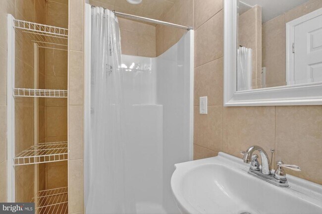 Building Photo - 1802 E Huntingdon St