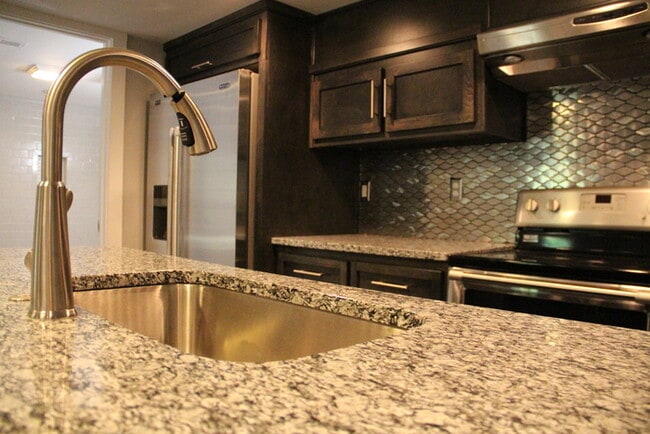 Building Photo - 2 Bed / 1 Bath Near Crieve Hall - McMurray...