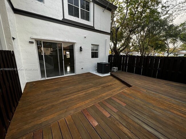 Building Photo - 7717 NW 116th Ave