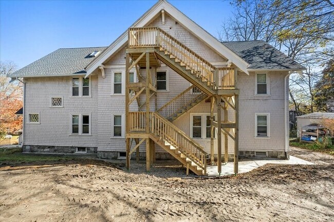 Building Photo - 15 Clearview Ave