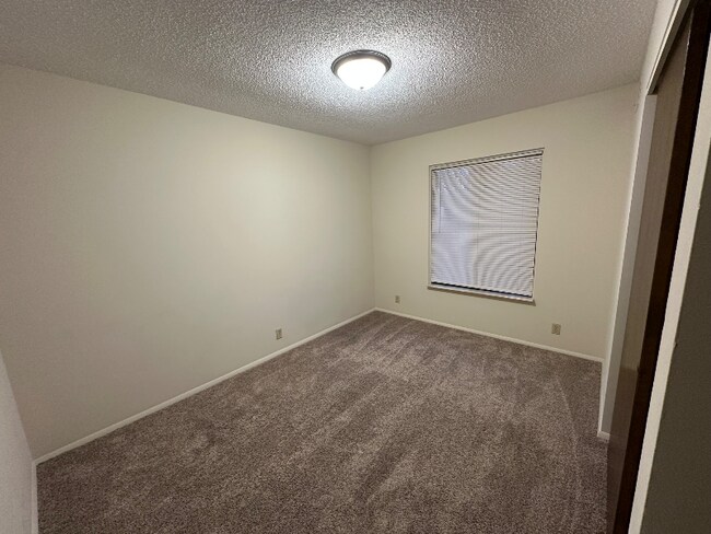 Building Photo - 634 Cumberland Dr