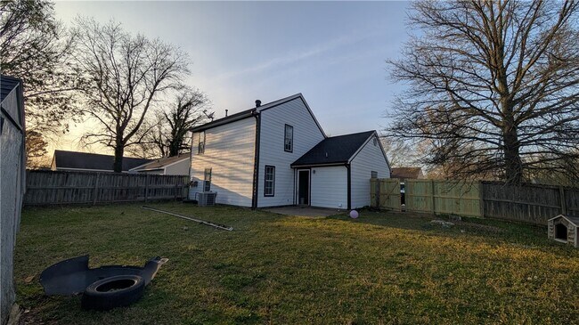 Building Photo - 2005 Blueberry Ln