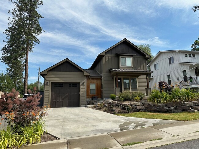 Building Photo - Latah Creek Craftsman 3 Bedroom 2 1/2 Bath...