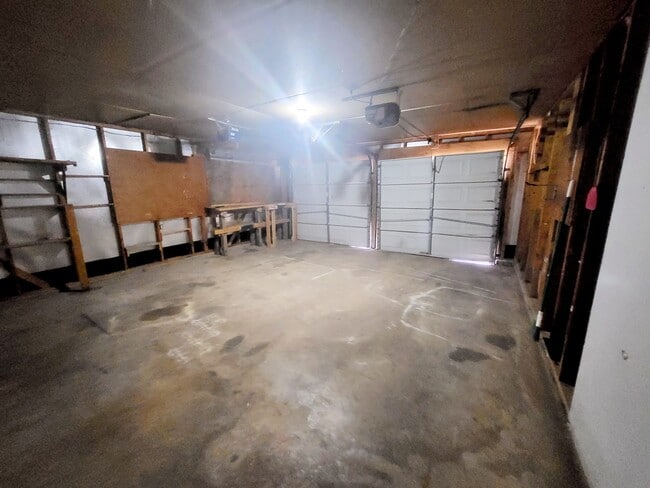 Building Photo - 4017 Eastridge Dr