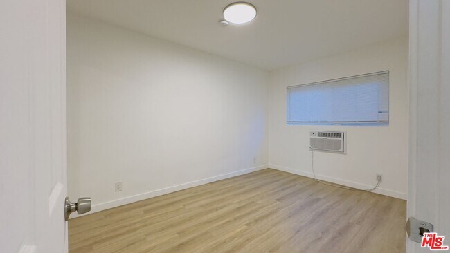 Building Photo - 237 Catalina St