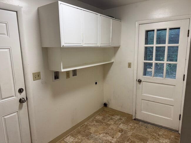 Building Photo - 5160 Snowdrift Rd