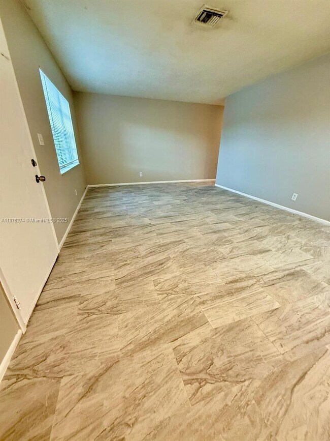 Building Photo - 7910 SW 10th Ct