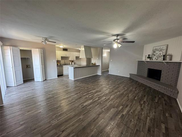 Building Photo - 913 Valley View Dr