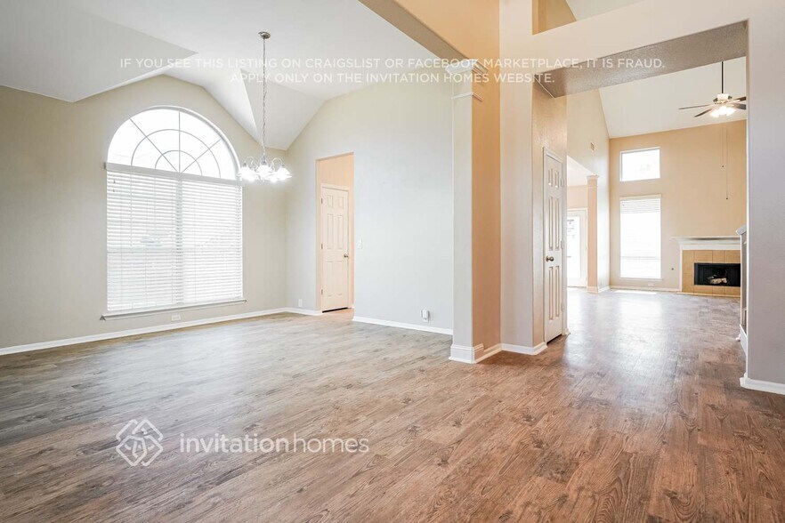 Building Photo - 1813 Rim Rock Tr