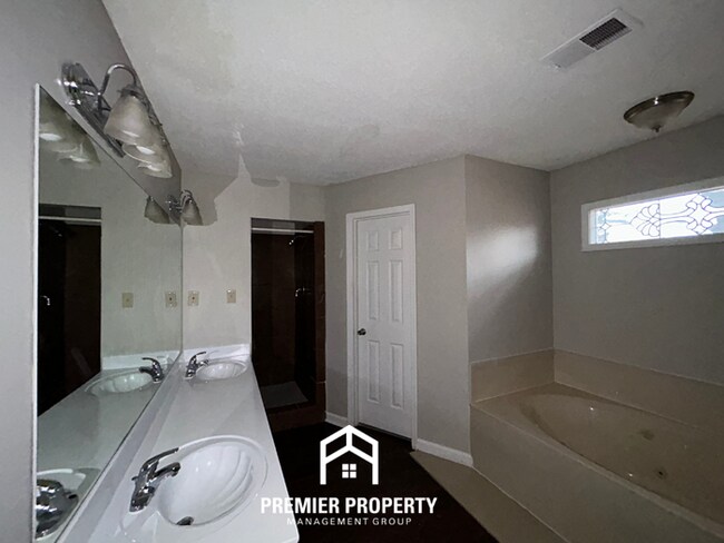 Building Photo - 7082 Farmhouse Dr