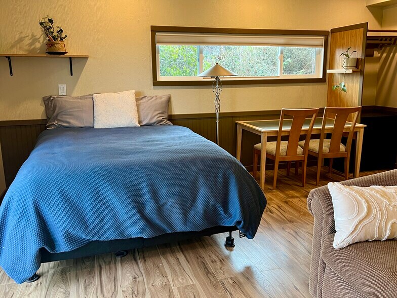 Sleeping and office area - 29837 Marine View Dr SW