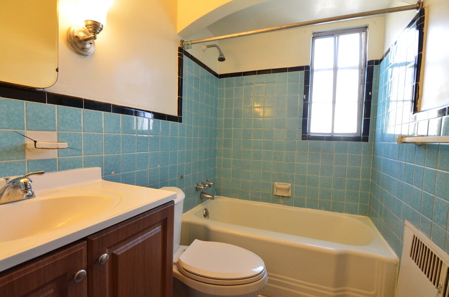 Building Photo - 7204 Reading Rd