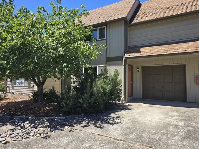 Building Photo - 124 NE Atkinson Ct
