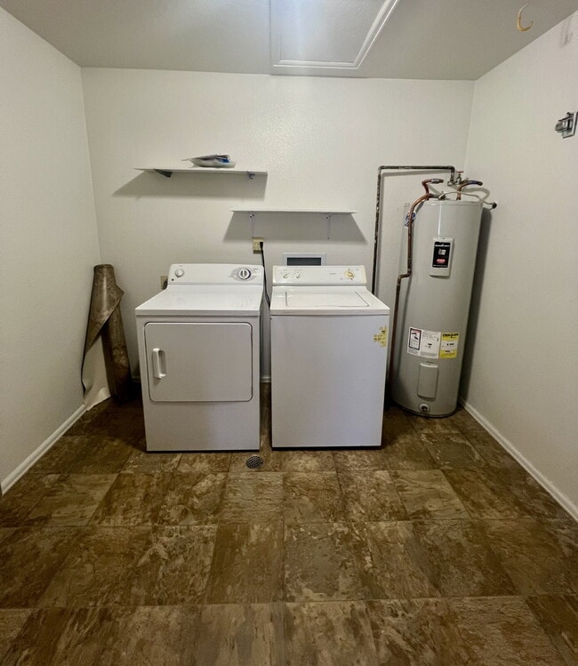 Building Photo - Upper level two bedroom, one bathroom clos...