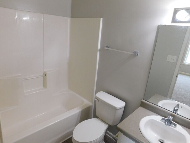 Building Photo - Charming Duplex in Havelock