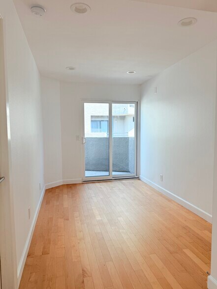 Den Angle 2 (3rd Floor) - 1878 N Alvarado St