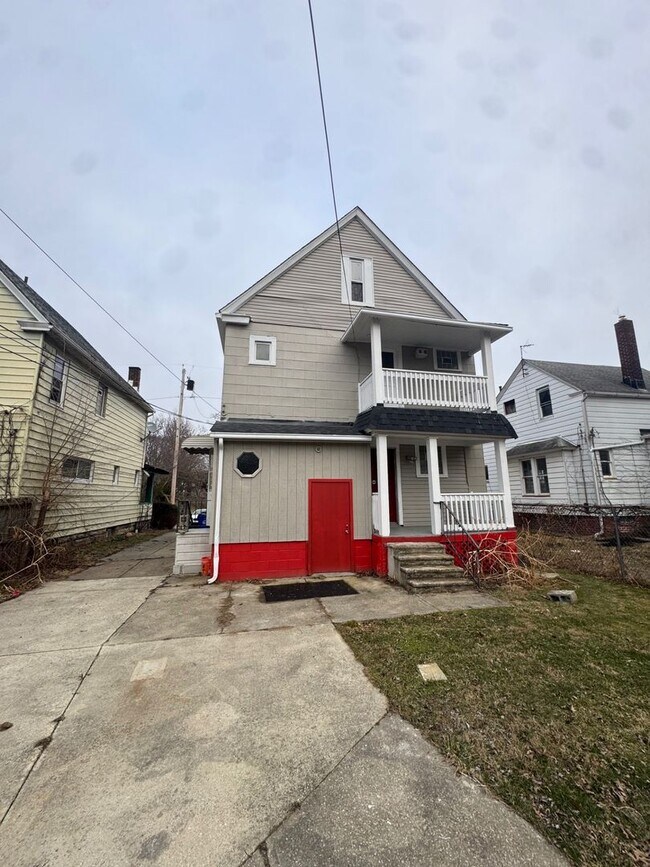 Building Photo - 692 E 128th St