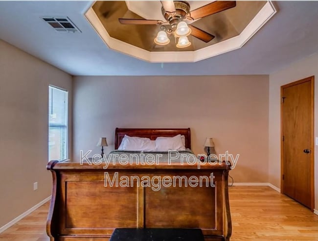 Building Photo - 8301 Azurewood Dr