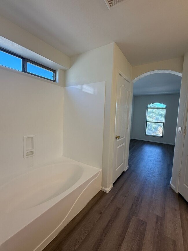 Building Photo - Johnson Ranch: 4 bedrooms, 2.5 bathrooms, ...