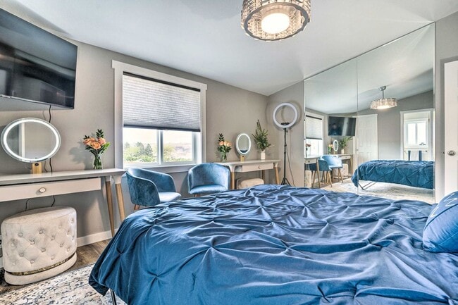 Building Photo - Upper Crescent Bar Rental